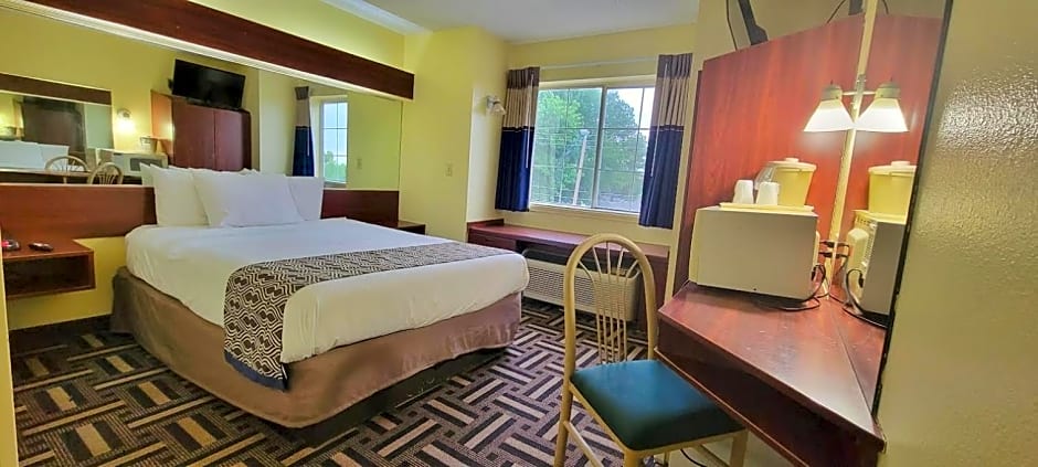 Microtel Inn & Suites by Wyndham Tulsa - Catoosa Route 66