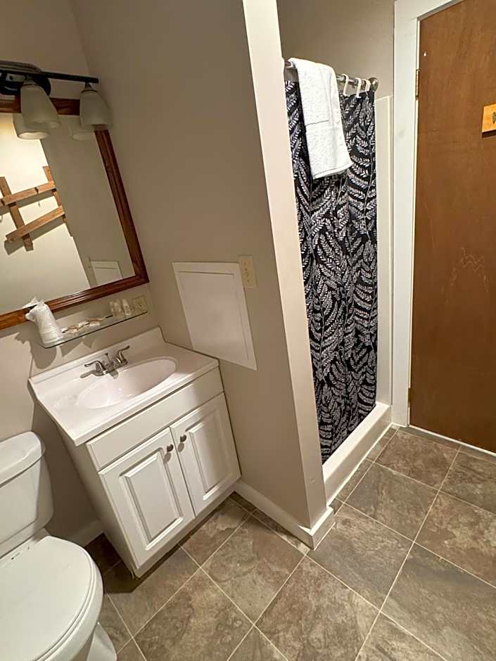 Lake Ontario Motel & Inn