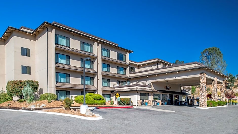 Yosemite Southgate Hotel & Suites