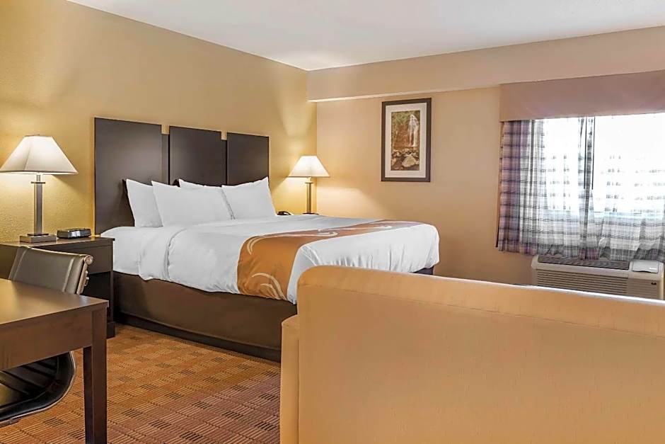 Quality Inn & Suites Pittsburgh Harmarville