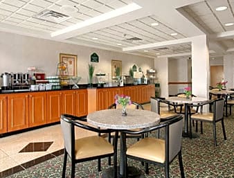 Wingate by Wyndham Schaumburg Convention Center