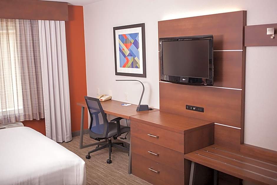 Holiday Inn Express & Suites Logan By IHG
