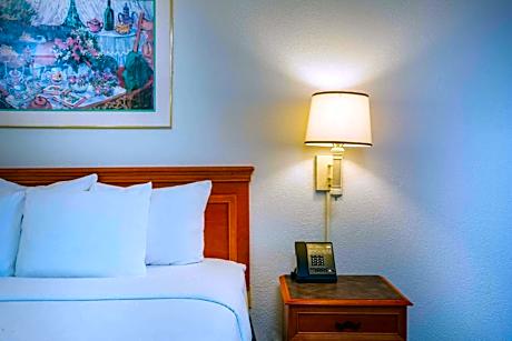 King Suite - Non-Smoking