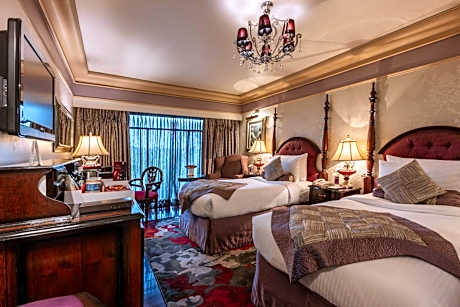 Club Twin Room - Free airport pick up and drop