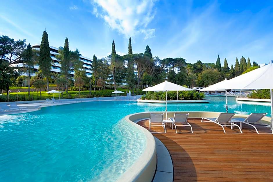 Lone Hotel by Maistra Collection
