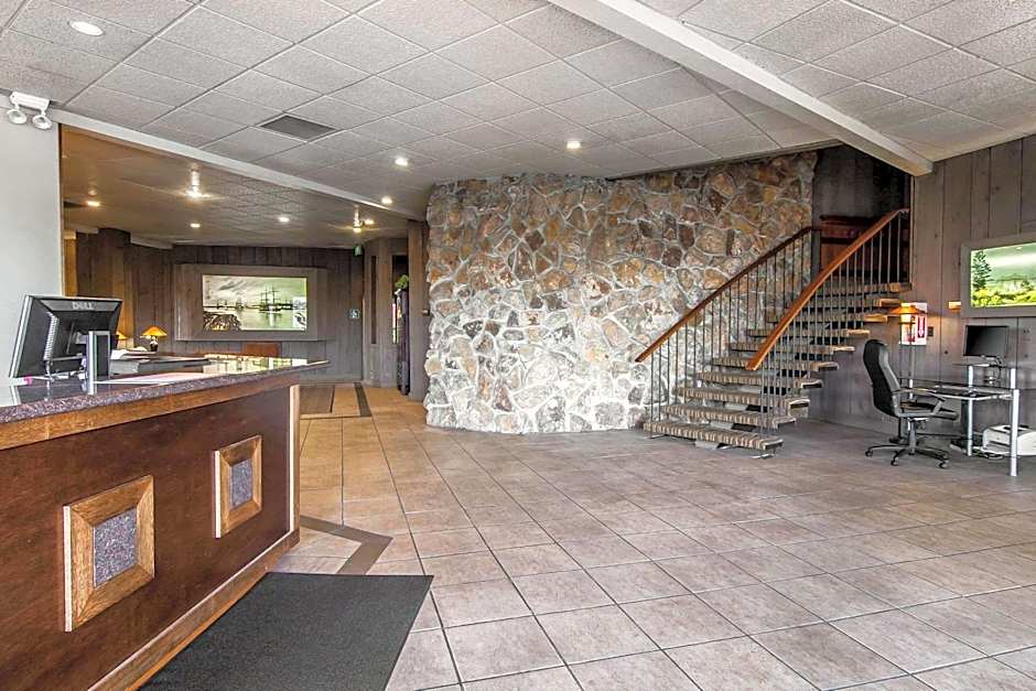 Quality Inn & Suites At Coos Bay
