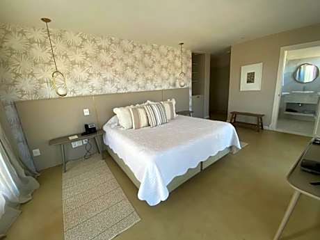 Deluxe Suite with Sea View