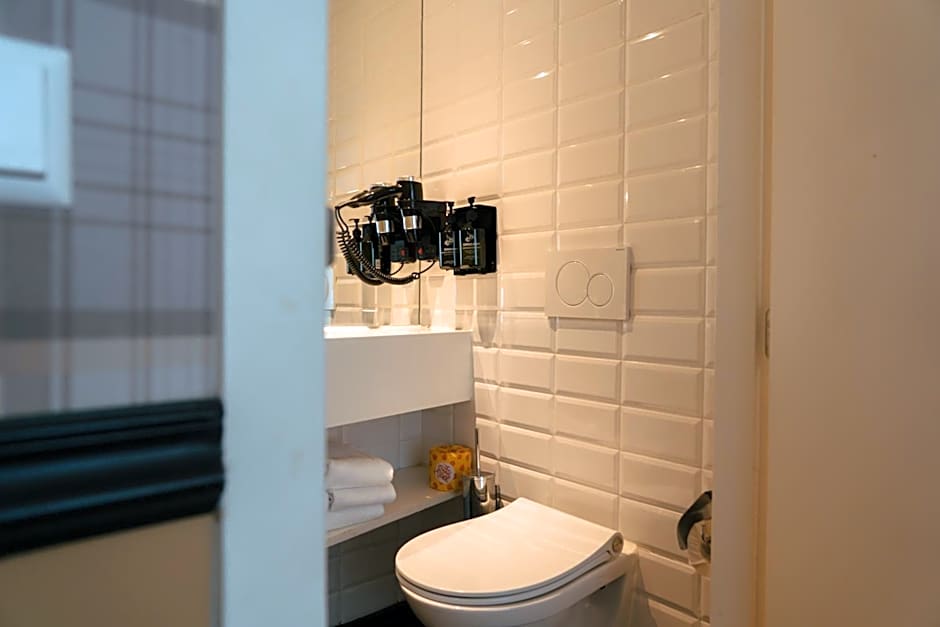 MAX BROWN HOTEL CANAL DISTRICT