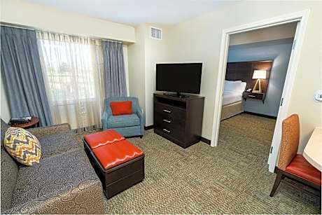 Two-Bedroom Queen Suite