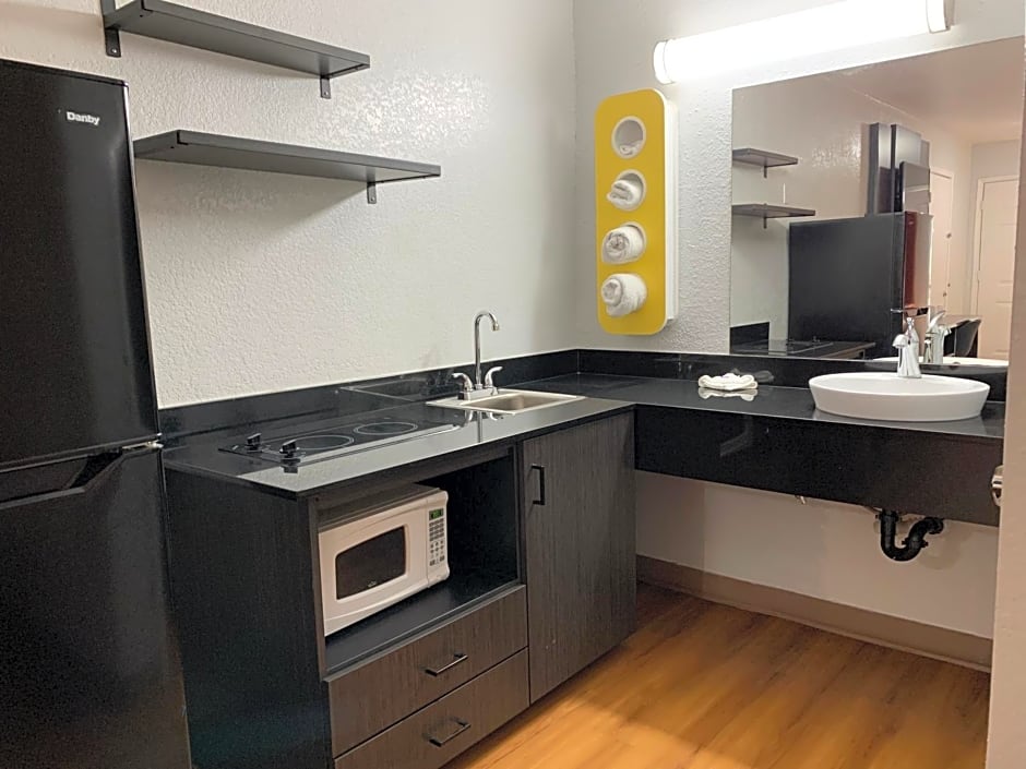 Motel 6-Laredo, TX - North I-35