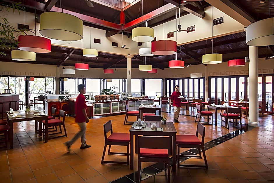 Victoria Nui Sam Lodge