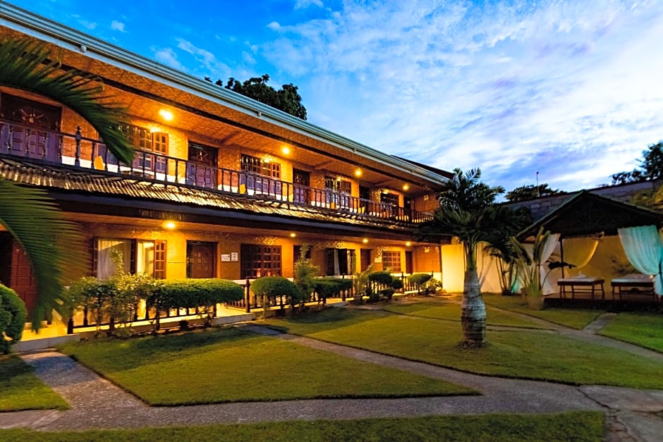 Coucou Bar Hotel and Restaurant