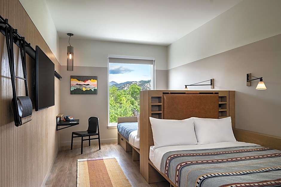 Photo 1 of 6 of 2 Queen Beds, Mountain View