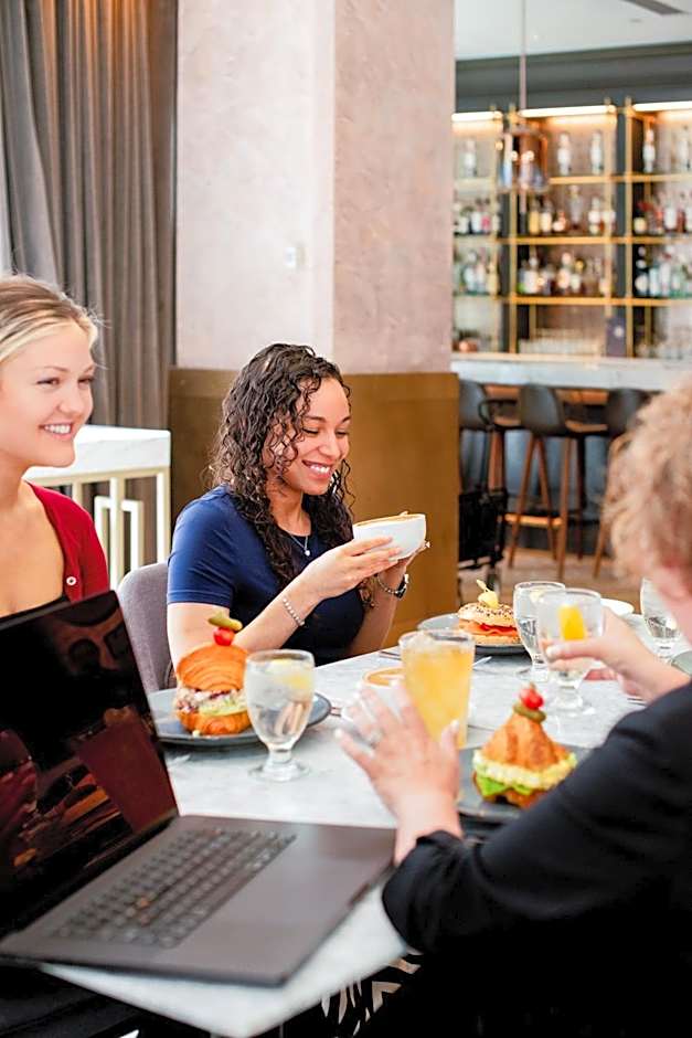 The Marquette Hotel, Curio Collection by Hilton