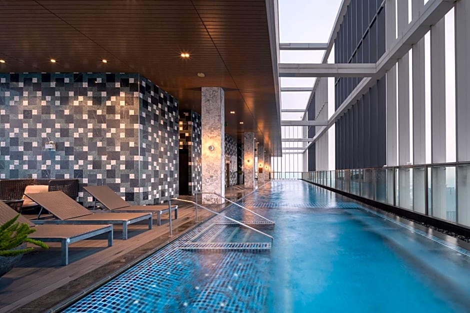 Hampton Residence Next To Emporium