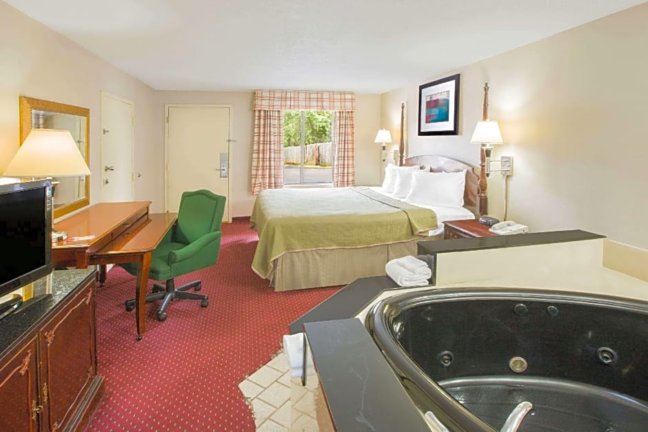 Howard Johnson by Wyndham Dothan