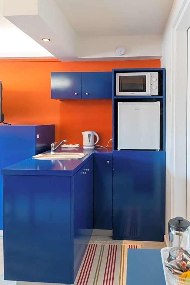 CHROMA Lodge Pikermi