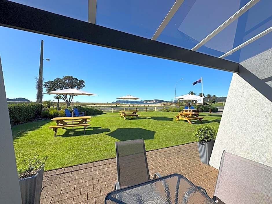 Baileys At The Beach Motel