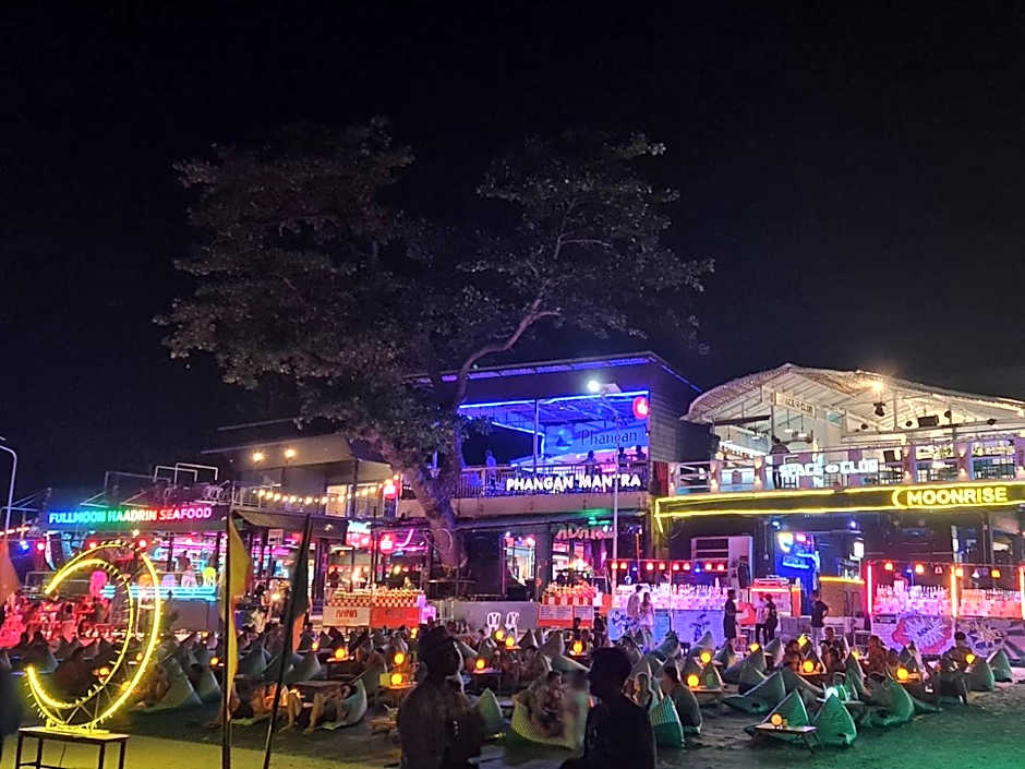 The Rendezvous Fullmoon Hostel