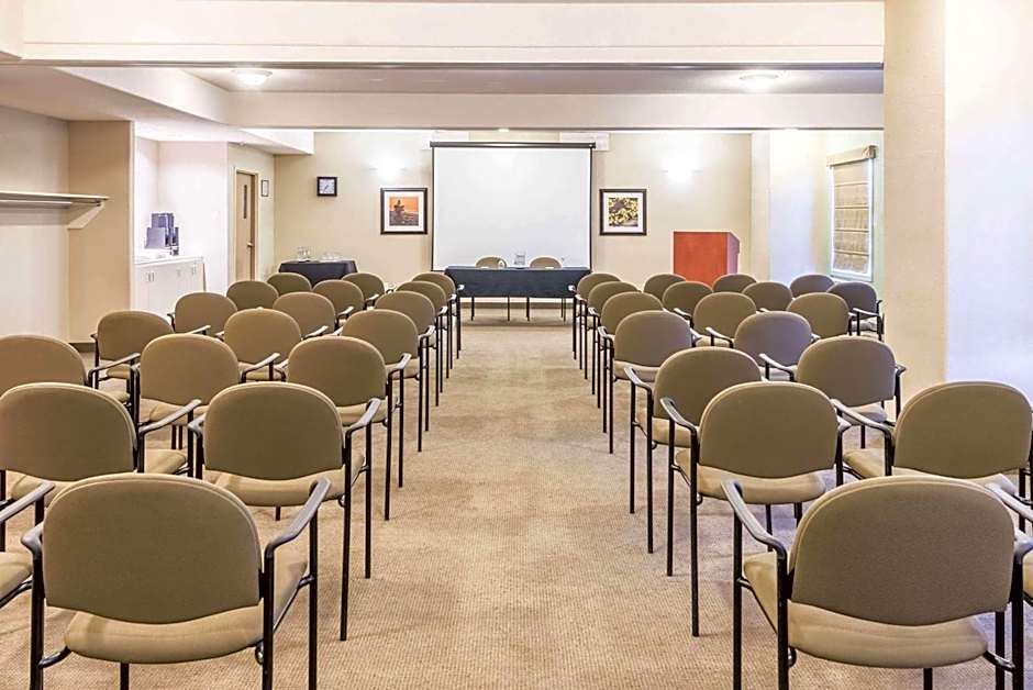 Super 8 by Wyndham Windsor NS