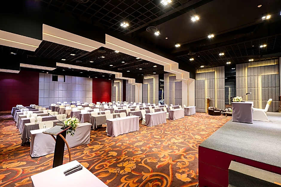 TK Palace Hotel and Convention