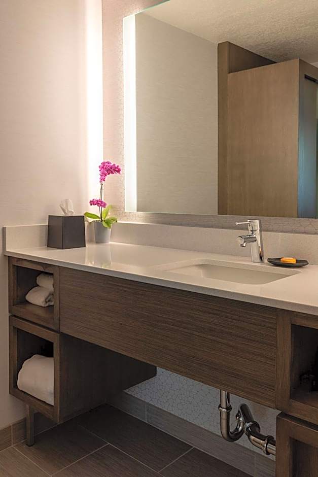 West Beach Inn, a Coast Hotel