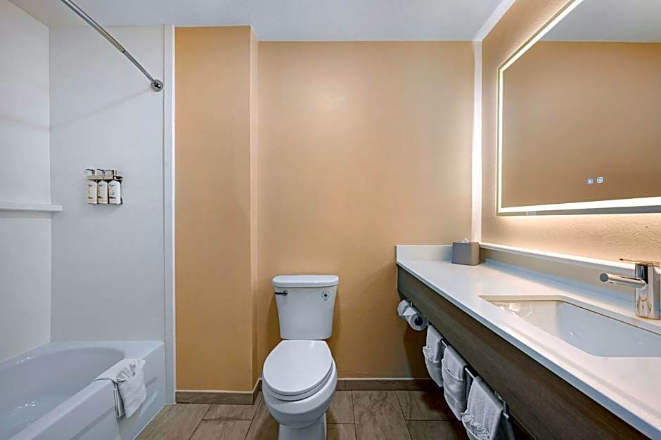 Holiday Inn Express & Suites Indianapolis - East by IHG