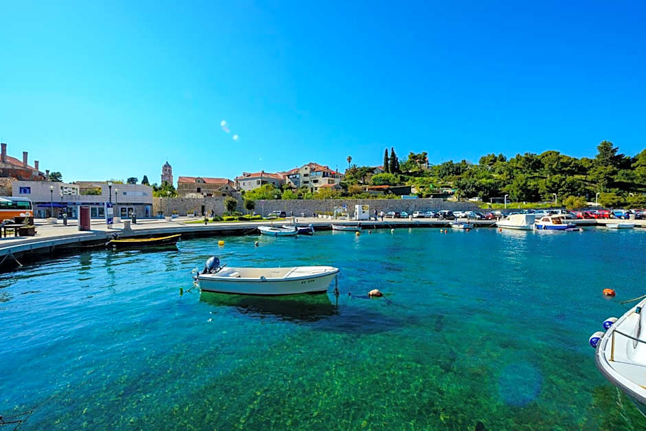 Apartments & Rooms Mihajica