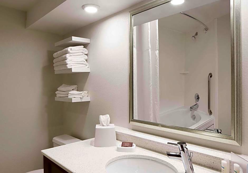 Hampton Inn By Hilton Charleston-Southridge