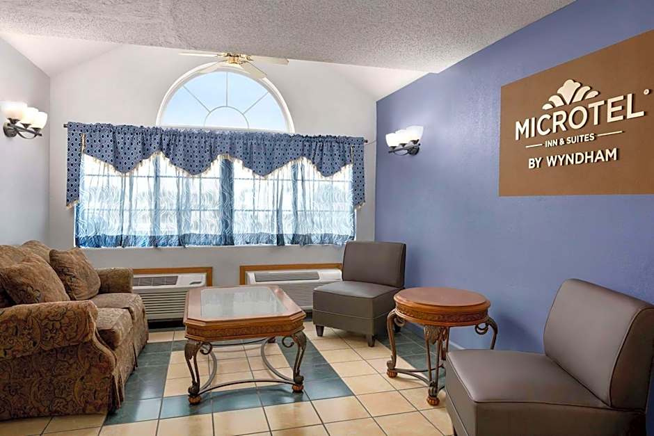 Microtel Inn & Suites By Wyndham Lincoln