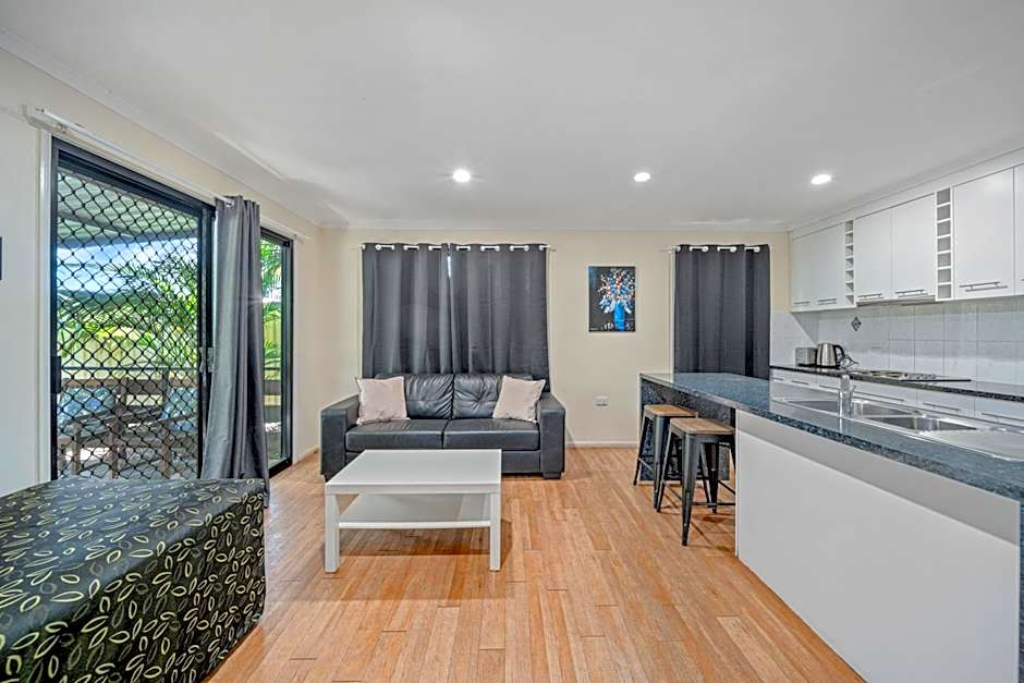 Emerald Motel Apartments