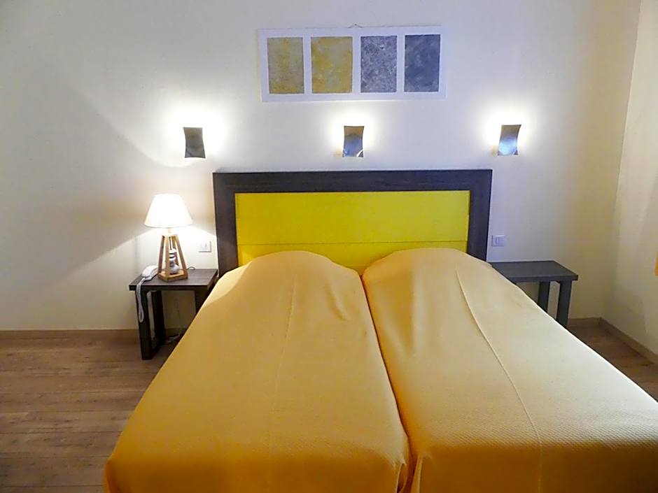 Hôtel Restaurant Aux Deux Roses