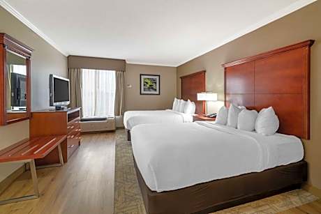 Queen Suite with Two Queen Beds and Sofa-Bed - Non-Smoking