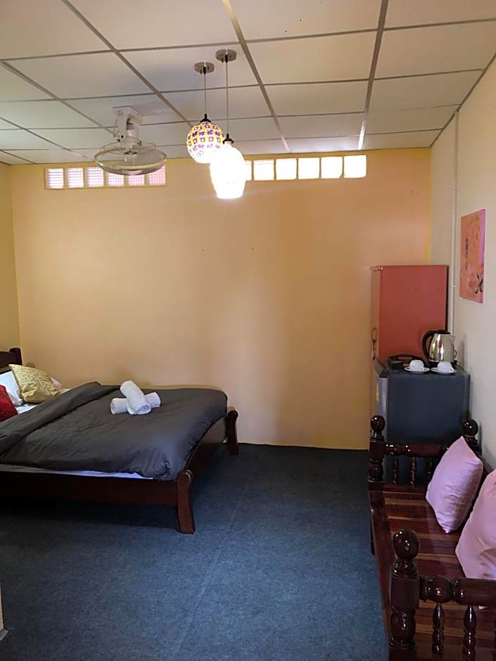 Holiday Phangan - Hostel & Bar