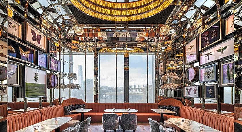 Four Seasons Hotel Hong Kong