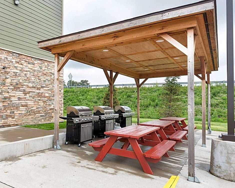 Suburban Studios Triadelphia - Wheeling at The Highlands