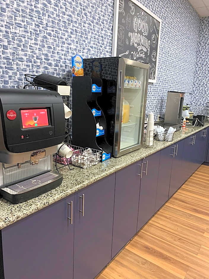 AmericInn by Wyndham Marshfield