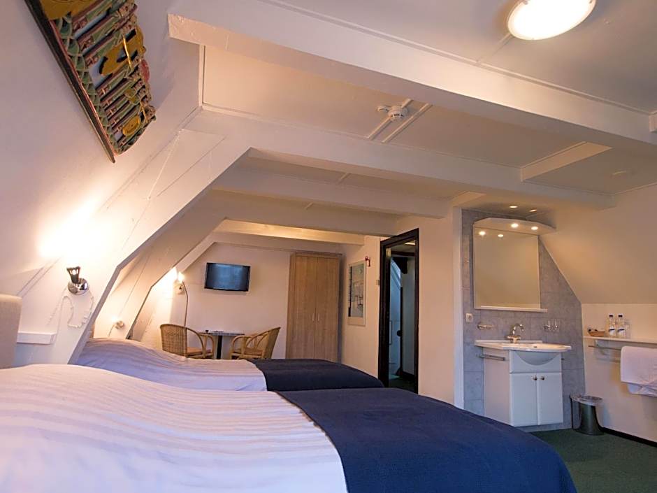 Hotel Adolesce