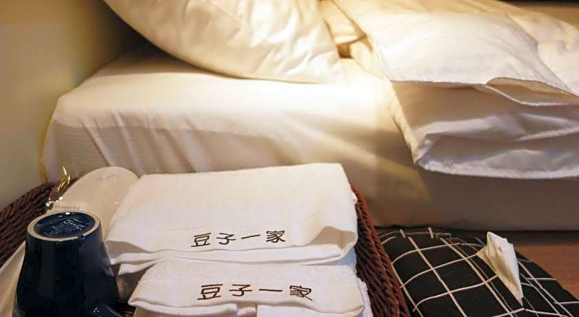 Douzi Hotel Taoyuan Airport Metro THSR A17