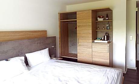 Deluxe Double Room with Shower