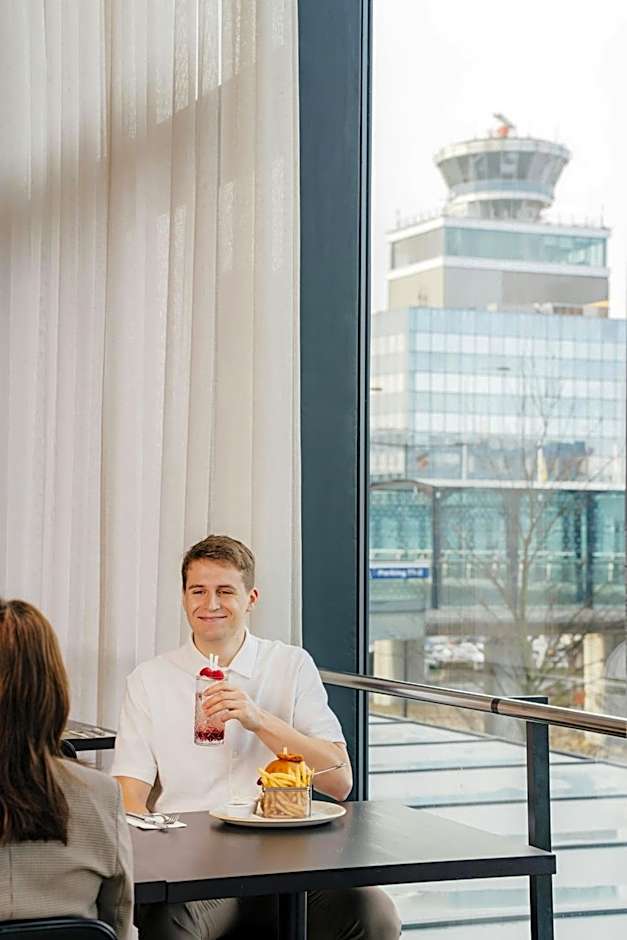 Courtyard By Marriott Prague Airport