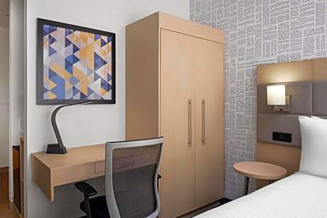 Queen Room with Walk-In Shower - Ground Floor/Non-Smoking