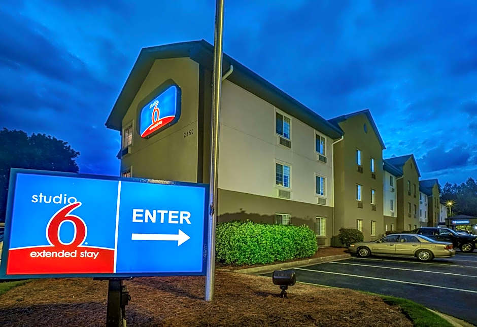 Studio 6 Duluth GA Near Gas South District