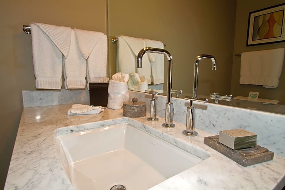 Columbia Cliff Villas