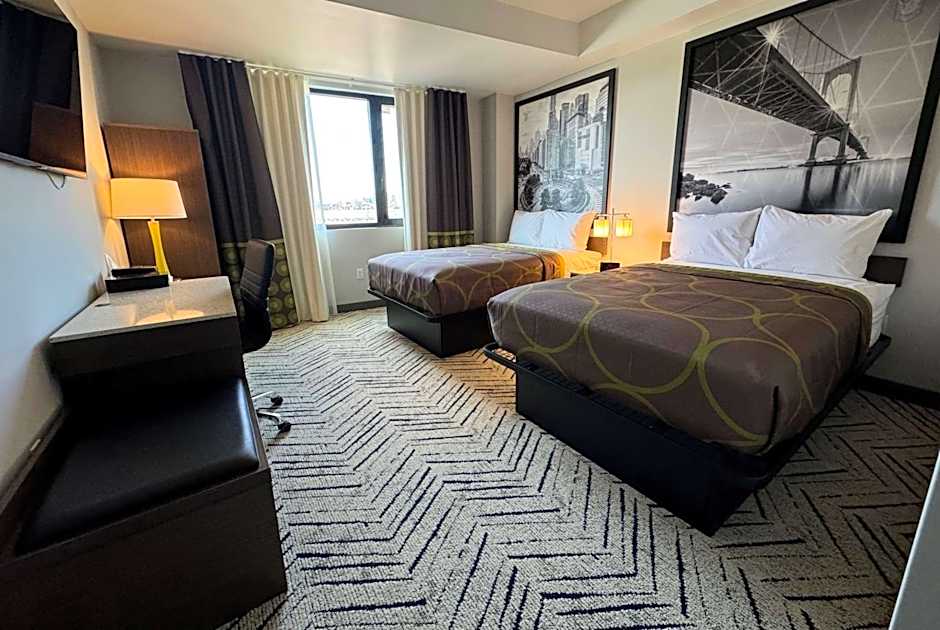 Super 8 by Wyndham Bronx Near Stadium