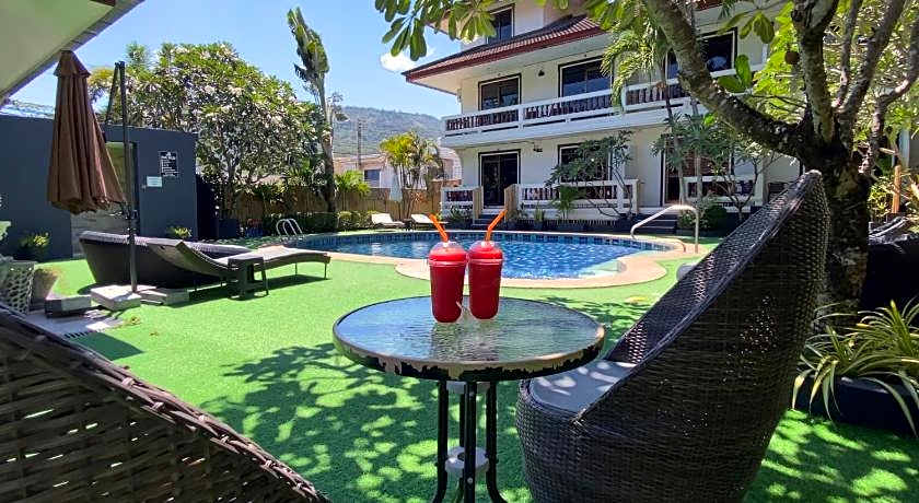 Tropical Palm Resort.