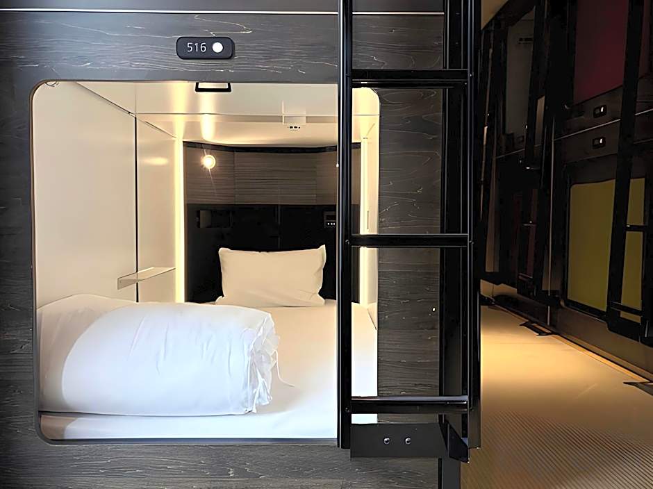 Capsule Hotel Suzumoriya