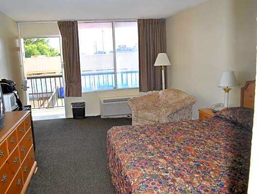 Super 8 by Wyndham Norfolk/Chesapeake Bay