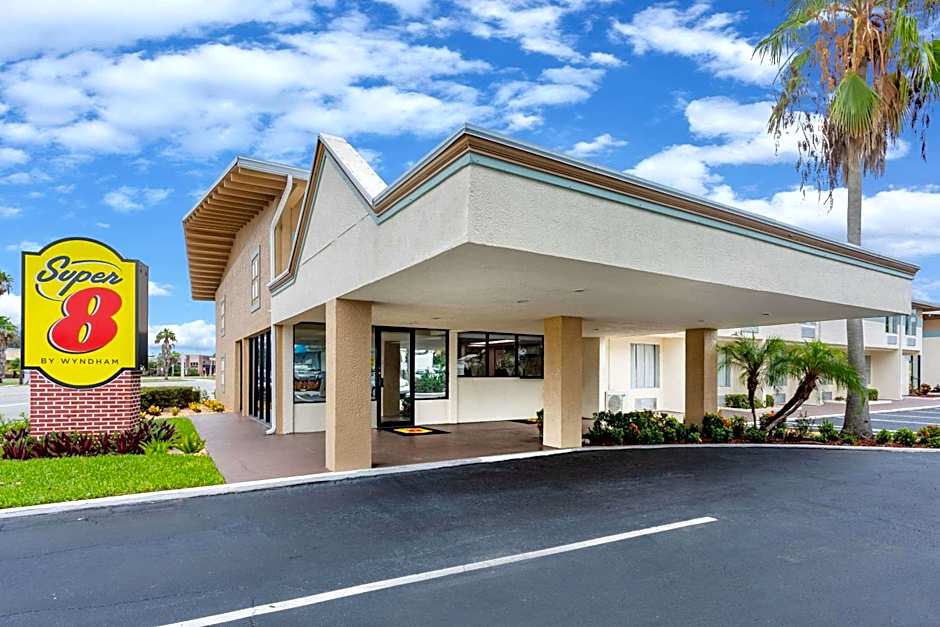 Super 8 by Wyndham Melbourne