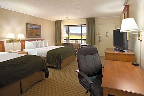 2 Queen Beds, Pet Friendly, Non-Smoking